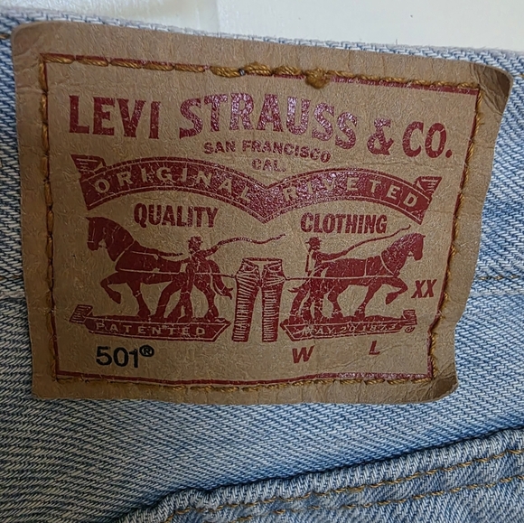 Levis 501 Original Cropped And Distressed Jeans 25x26 - Picture 4 of 8